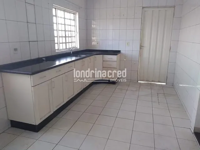 Casa à venda, no bairro Conjunto Habitacional Maria Cecília Serrano de Oliveira em Londrina