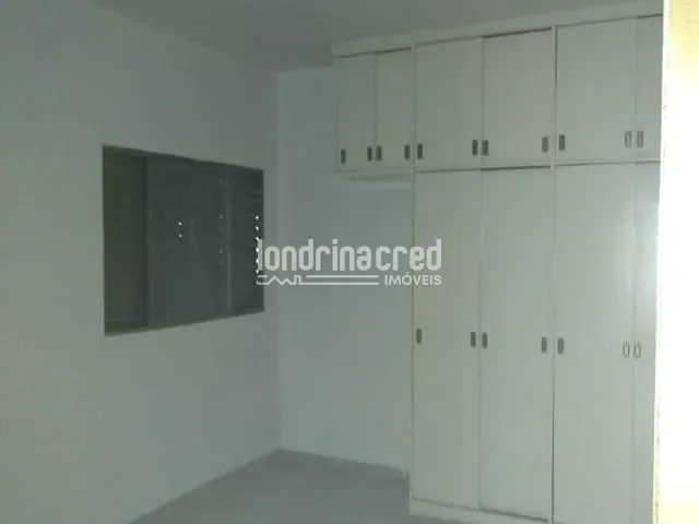 Casa à venda, no bairro Conjunto Habitacional Maria Cecília Serrano de Oliveira em Londrina