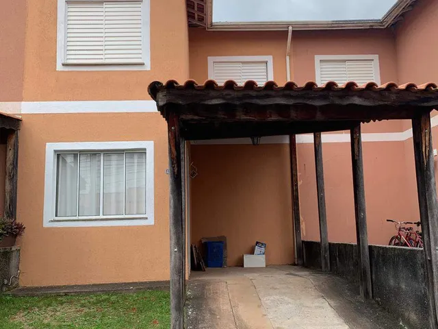 Casa 2 quartos e 2 banheiros, à venda, no bairro Jardim Petrópolis em Cotia