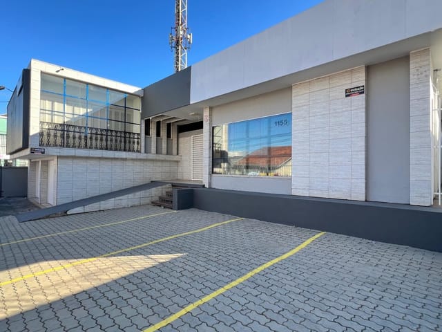 Locação - Casa Comercial com edícula, 7 salas, 3 banheiros, 280m², Cozinha - Centro, Ponta Grossa.
