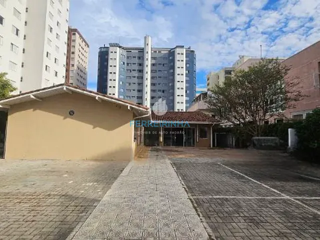Casa à venda ou para alugar, no bairro Vila Adyana em São José dos Campos