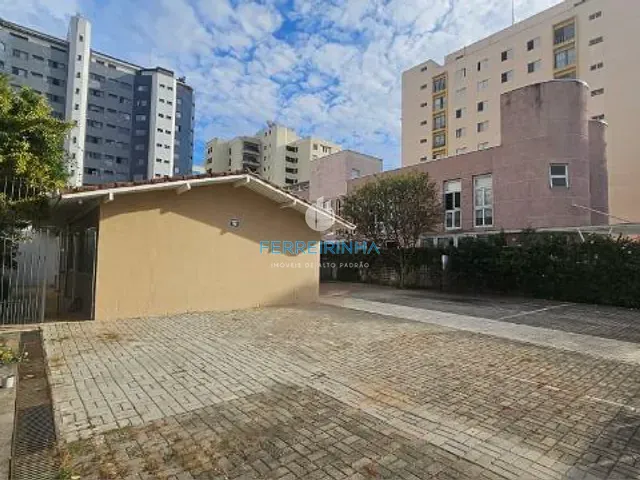 Casa à venda ou para alugar, no bairro Vila Adyana em São José dos Campos
