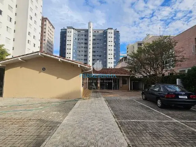 Casa à venda ou para alugar, no bairro Vila Adyana em São José dos Campos