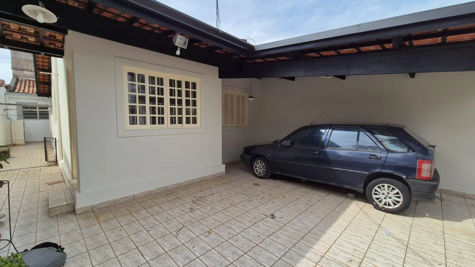 Casa térrea 2D perto do Colinas Shopping p venda
