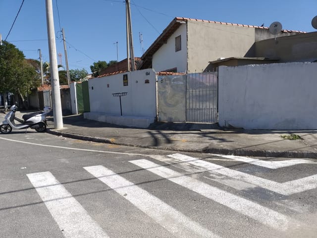 Casa com 289m² 6 quartos e 2 banheiros, à venda, no bairro Residencial e Comercial Laerte Asumpção em Pindamonhangaba