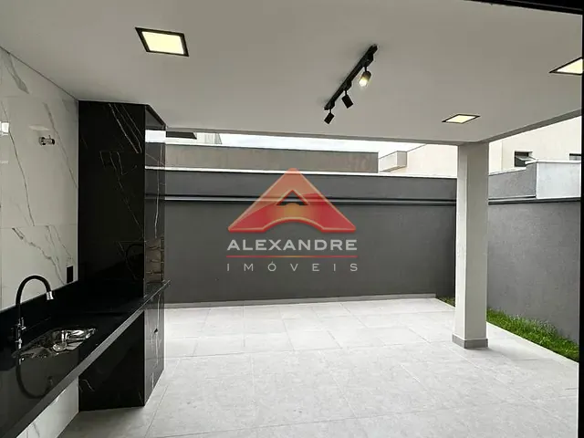 Casa com 250m² 3 quartos e 2 banheiros, à venda, no bairro Lotamento Floresta em São José dos Campos