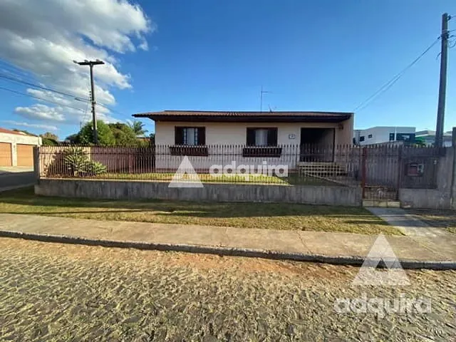 Casa com 450m² 3 quartos e 3 banheiros, à venda, no bairro Uvaranas em Ponta Grossa
