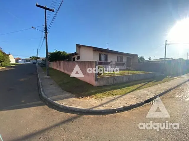 Casa com 450m² 3 quartos e 3 banheiros, à venda, no bairro Uvaranas em Ponta Grossa
