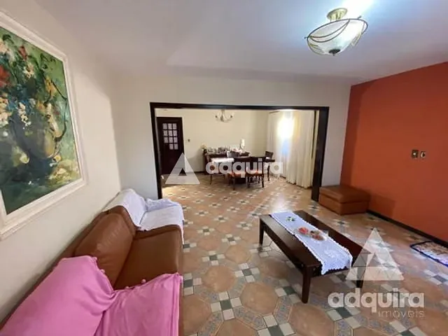 Casa com 450m² 3 quartos e 3 banheiros, à venda, no bairro Uvaranas em Ponta Grossa