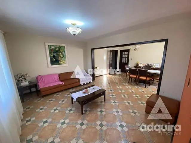Casa com 450m² 3 quartos e 3 banheiros, à venda, no bairro Uvaranas em Ponta Grossa