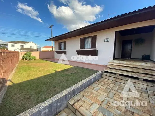 Casa com 450m² 3 quartos e 3 banheiros, à venda, no bairro Uvaranas em Ponta Grossa