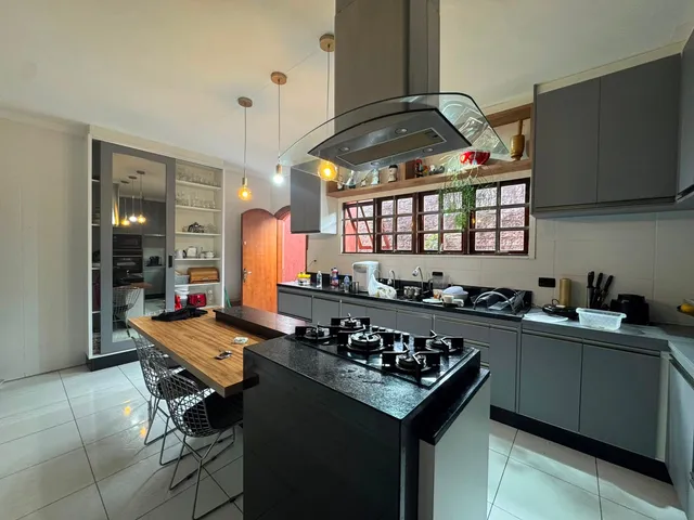 Casa com 245m² 4 quartos e 4 banheiros, à venda, no bairro City Bussocaba em Osasco