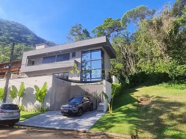 Casa com 611m² 4 quartos e 5 banheiros, à venda, no bairro Lagoinha em Ubatuba