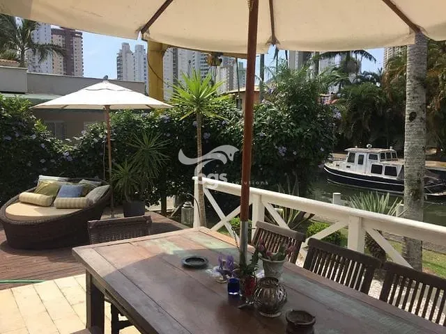 Casa com 360m² 3 quartos e 4 banheiros, à venda, no bairro Barra em Balneário Camboriú