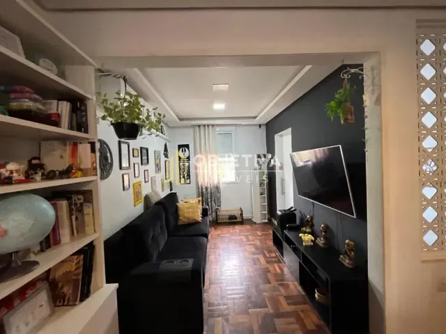 Casa 2 quartos e 2 banheiros, à venda, no bairro Partenon em Porto Alegre