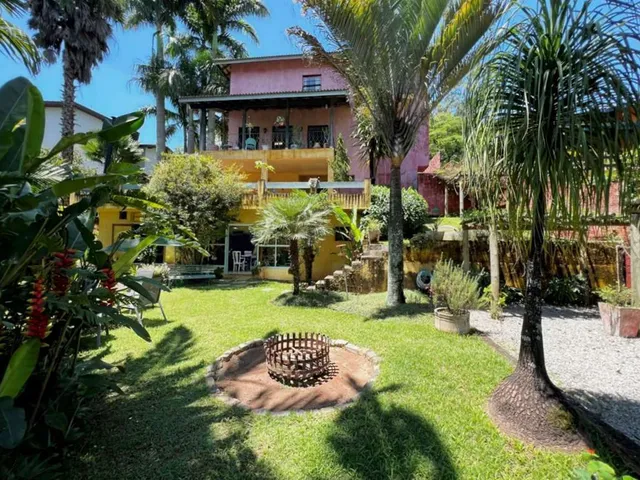 Casa com 1272m² 5 quartos e 5 banheiros, à venda, no bairro Granja Viana II em Cotia