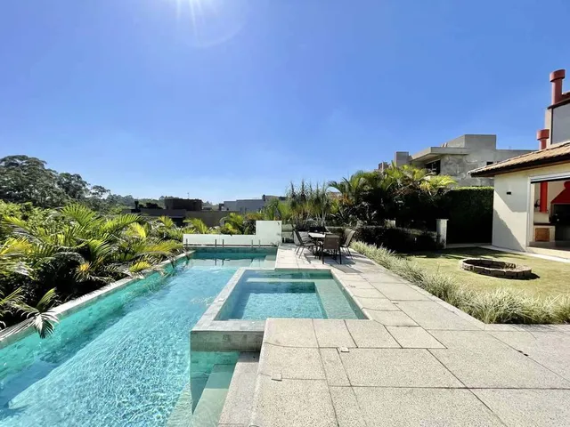 Casa com 772m² 5 quartos e 8 banheiros, à venda, no bairro Moinho Velho em Cotia