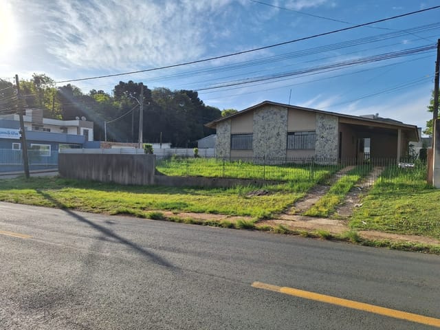 Casa à Venda – 3 Quartos, 136,74 m², com Terreno nos Fundos