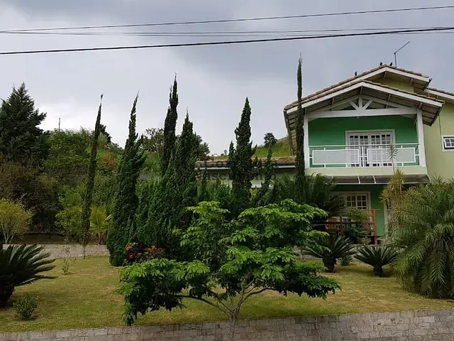 Casa com 1300m² 3 quartos e 2 banheiros, à venda, no bairro Terras de Santa Helena em Jacareí