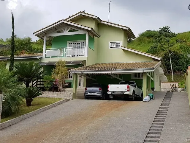Casa com 1300m² 3 quartos e 2 banheiros, à venda, no bairro Terras de Santa Helena em Jacareí