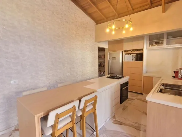Casa 3 quartos e 3 banheiros, à venda, no bairro Chácara Roselândia em Cotia