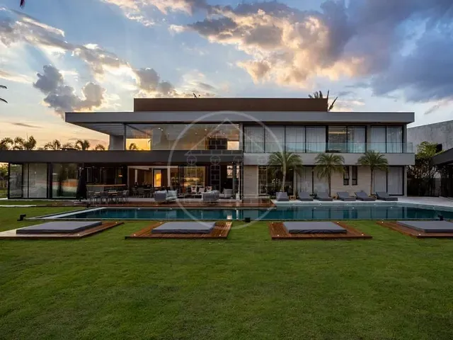 Casa com 1565m² 5 quartos e 8 banheiros, à venda, no bairro Tamboré em Santana de Parnaíba
