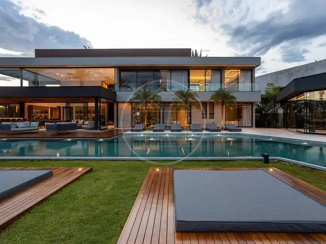 Casa com 1565m² 5 quartos e 8 banheiros, à venda, no bairro Tamboré em Santana de Parnaíba