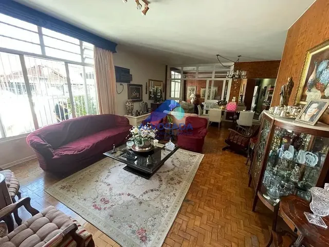Casa com 370m² 4 quartos e 3 banheiros, à venda, no bairro Centro em Jacareí