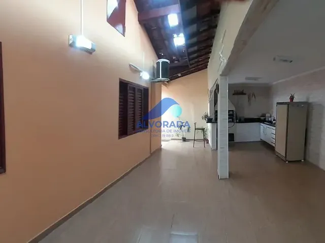 Casa com 300m² 3 quartos e 2 banheiros, à venda ou para alugar, no bairro Jardim Portugal em São José Dos Campos