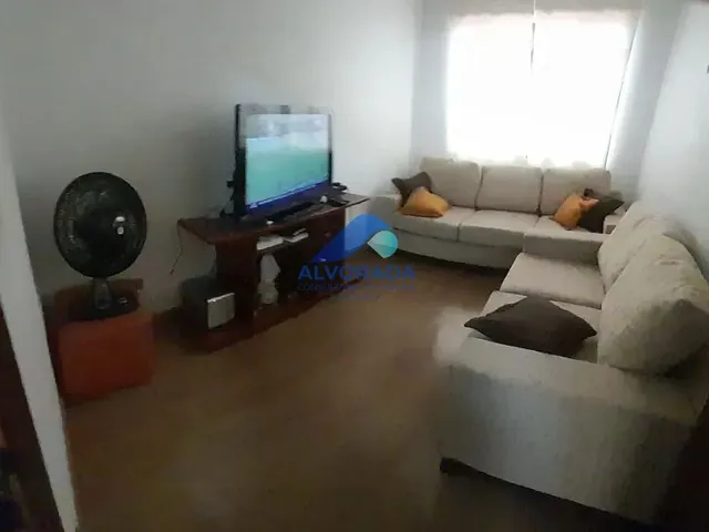 Casa com 300m² 3 quartos e 2 banheiros, à venda ou para alugar, no bairro Jardim Portugal em São José Dos Campos