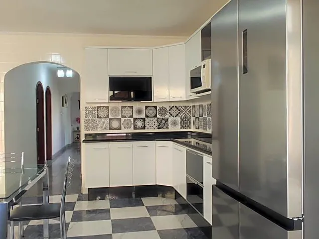 Casa 5 quartos e 5 banheiros, à venda, no bairro Jardim Marilu em Carapicuíba