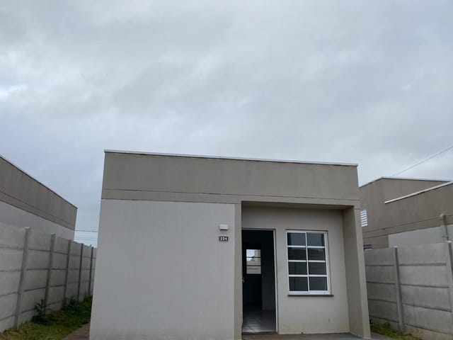 Locação - Casa com 2 quartos, 1 vaga de garagem, Jardim Royal, Neves.