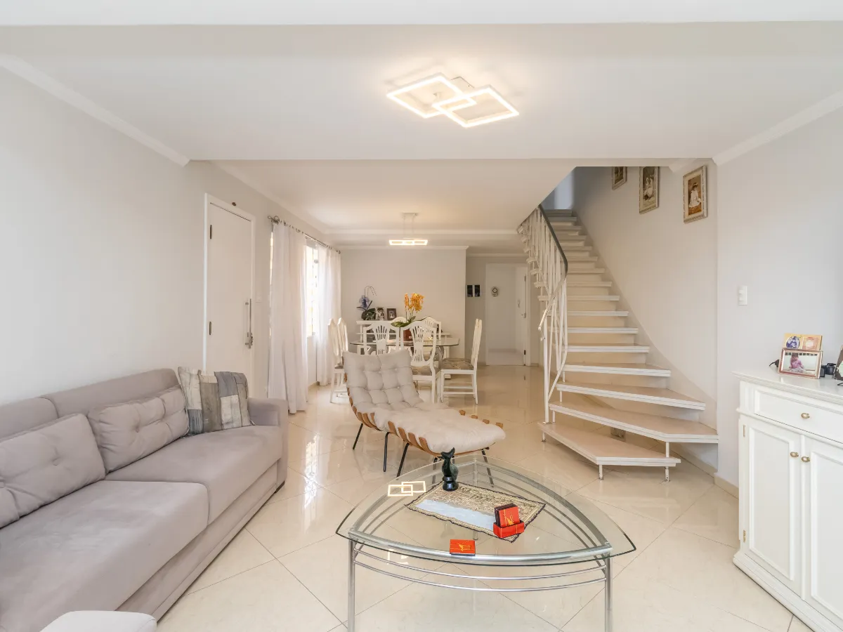 Casa para venda em Água Fria com 4 quartos, sendo 3 suítes, 243m²