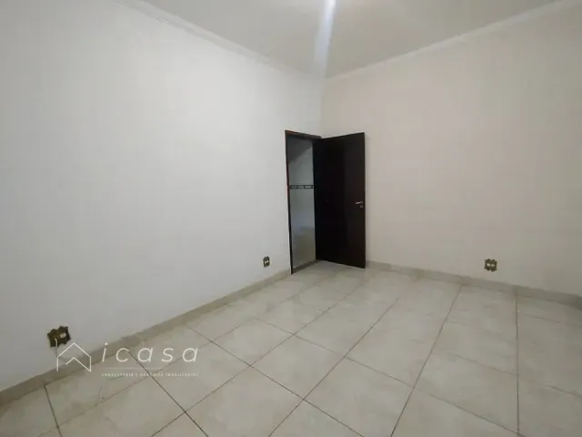 Casa com 300m² 3 quartos e 1 banheiro, à venda, no bairro Parque Residencial Maria Elmira em Caçapava
