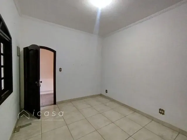 Casa com 300m² 3 quartos e 1 banheiro, à venda, no bairro Parque Residencial Maria Elmira em Caçapava