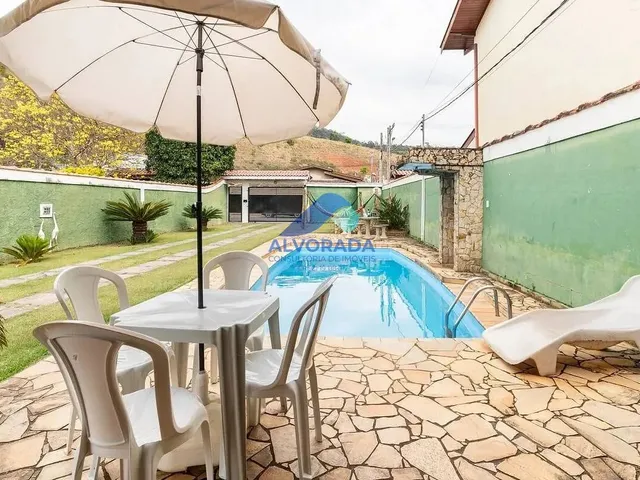 Casa com 1000m² 3 quartos e 2 banheiros, à venda, no bairro Centro em São Bento Do Sapucaí