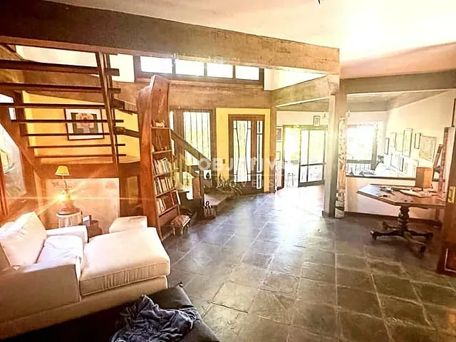 Casa com 349m² 5 quartos e 4 banheiros, à venda, no bairro Vila Assunção em Porto Alegre