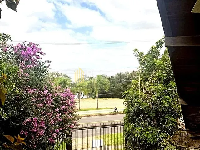Casa com 349m² 5 quartos e 4 banheiros, à venda, no bairro Vila Assunção em Porto Alegre