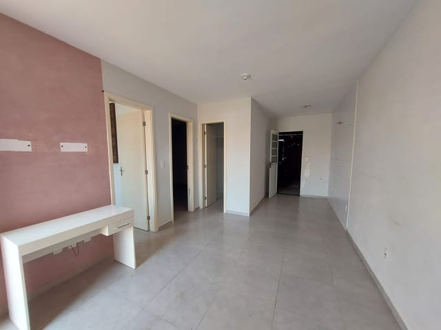 Locação - Casa com 2 quartos, 1 vaga de garagem coberta, Churrasqueira, Contorno.