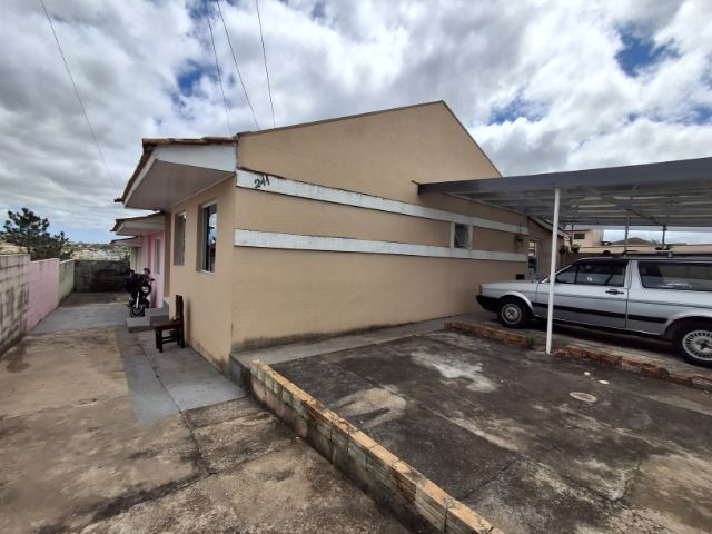 Venda e Locação - Casa com 2 Quartos, Sala Integrada e Garagem Coberta no Condomínio Conjunto Residencial Girassol II, Neves