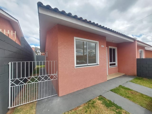 Locação - Casa com 2 quartos, Área externa, 1 vaga de garagem, Condomínio Porto Colibri - Chapada, Ponta Grossa.