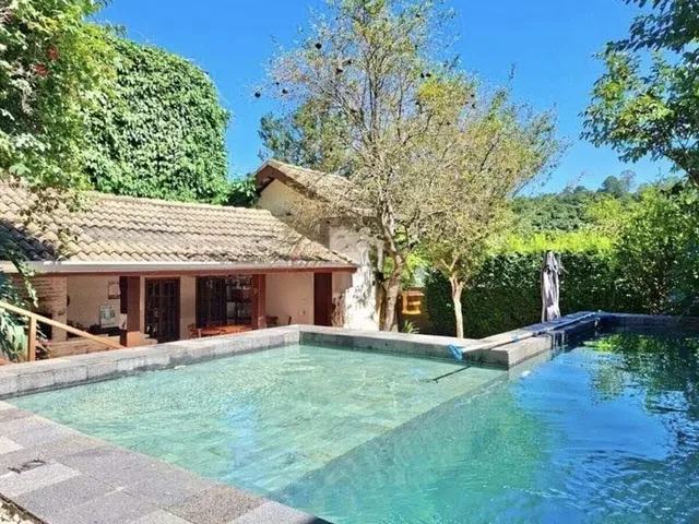 Casa com 500m² 3 quartos e 4 banheiros, à venda, no bairro Residencial dos Lagos em Cotia
