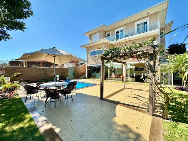 Casa com 601m² 3 quartos e 4 banheiros, à venda, no bairro Golf Gardens em Carapicuíba