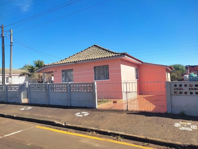 Casa à Venda na Vila Maria Otília – 3 Quartos, Quintal Amplo e Churrasqueira, Próximo ao Maxi Atacadista