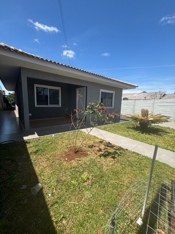 Venda - Casa com 3 quartos (sendo 1 suíte), Garagem coberta, Quintal Amplo, Uvaranas.