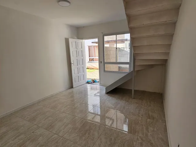 Sobrado 2 quartos e 2 banheiros, à venda, no bairro Água Espraiada (Caucaia do Alto) em Cotia