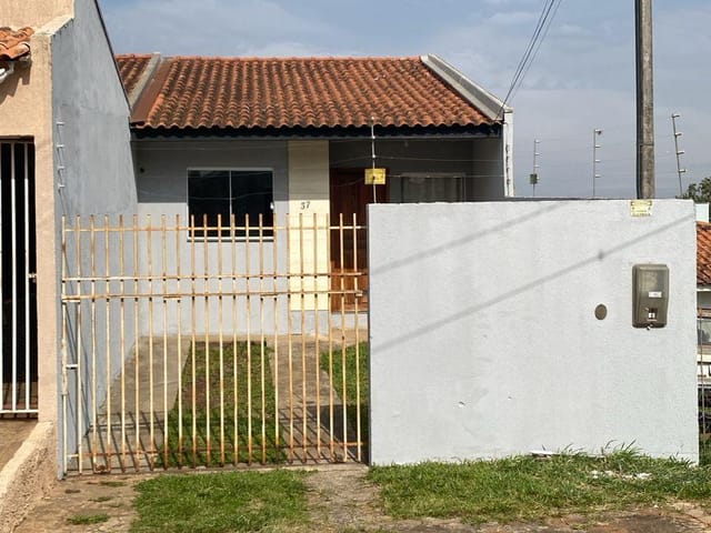 Locação - Casa Semimobiliada com 2 quartos, 1 vaga de garagem, Quintal Amplo, Próximo ao Lago de Olarias, Oficinas.