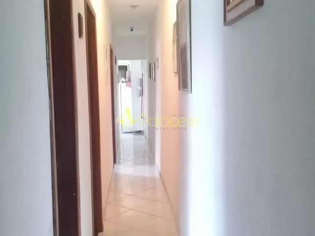 Casa com 250m² 3 quartos e 1 banheiro, à venda, no bairro Bosque da Princesa em Pindamonhangaba