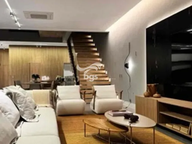 Casa com 1030m² 5 quartos e 8 banheiros, à venda, no bairro Barra em Balneário Camboriú