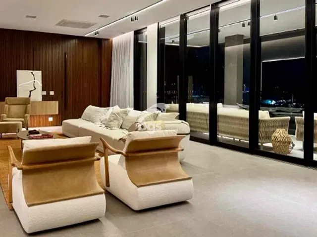 Casa com 1030m² 5 quartos e 8 banheiros, à venda, no bairro Barra em Balneário Camboriú